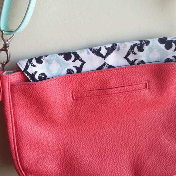 Thirty One Crossbody Bag - Picture 5 of 16